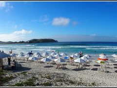 【ブラジル、リオデジャネイロの美しいビーチ、カーボフリオ（Cabo Frio）】

延々と、真っ白な長いビーチが、続きます。