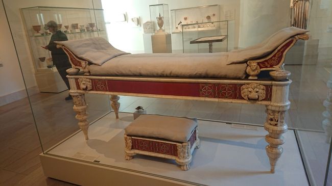 ダウンロードした音声ガイドが電波を拾わず手間取ってやっと聞けた所で時間掛けてちゃんと聞いちゃいましたがこれは失敗でした。どんな解説だったか覚えてもいないしドンドン行くべきでした。2日間あってもギリギリでした