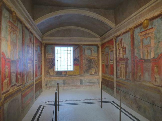 行ったことがある人にはたまらないでしょうポンペイ？の壁画<br />私は遺跡行ったけど秘儀荘は見逃したんです<br />1階Greek and Roman Art　展示室番号 168~165辺りです