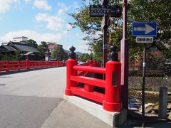 中橋。
雰囲気のある赤い橋です。