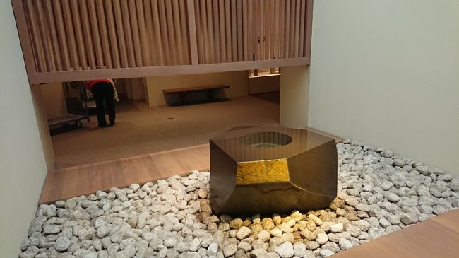 11:38　竹細工の特集やってた日本館。別館みたいに隔離されてる場所。イサムノグチでしばしワビサビ。美術館に水の展示なんて驚きますね。水の音は落ち着きます　229番
