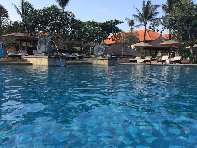 ドラゴンが並んで水を吐いてます