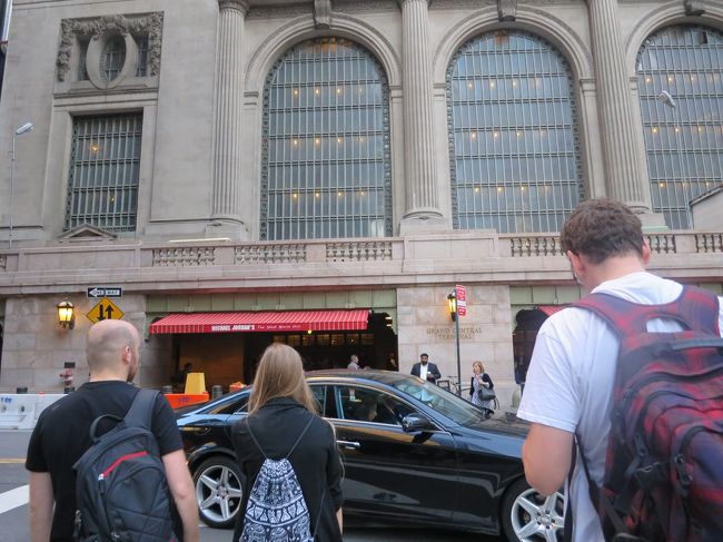 17:40　バスに乗ってグランドセントラル駅に到着<br />ハッピーアワーを狙ってグランドセントラルオイスターバーへ<br />そしてここはこの旅一番の失敗レストラン