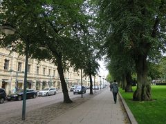 途中、エスプラナーディ公園（Esplanadi）をお散歩しながら、ヨーロッパらしいクラシックな街並みを眺めていると
