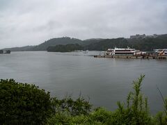 五大堂からの松島の眺め。
折角の日本三景が、雨でくすんで見える。