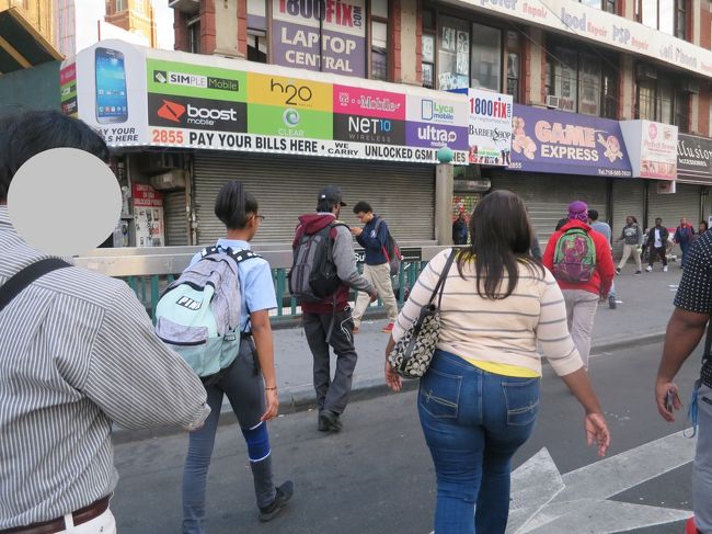 7:40　ホテルの最寄り駅3 Av - 149 Stは方向によって乗る場所が違う<br />マンハッタンへはここから