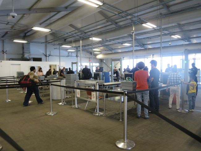 物々しいですわ空港と同じです