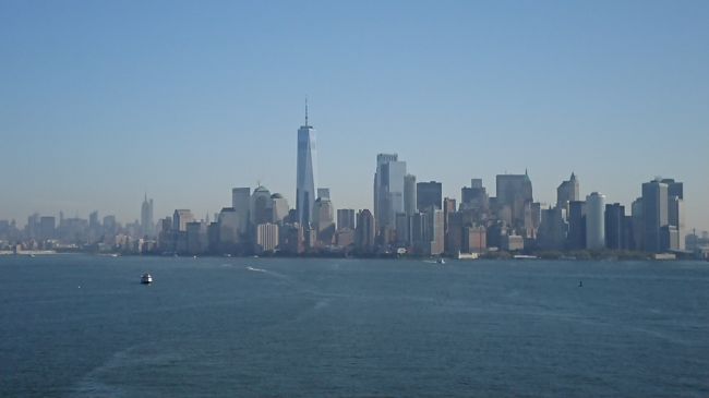 9:42　階段から表に出た所。ここでも皆写真撮ってます。順番待ち状態。絶景スポットだね。ブルックリン橋よりここのほうがよっぽど綺麗だった