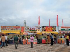 地下鉄で一駅のメリケンパーク。
なんとインドフェスタ開催中！！漂う香り、満腹の胃に復活の兆しが・・・