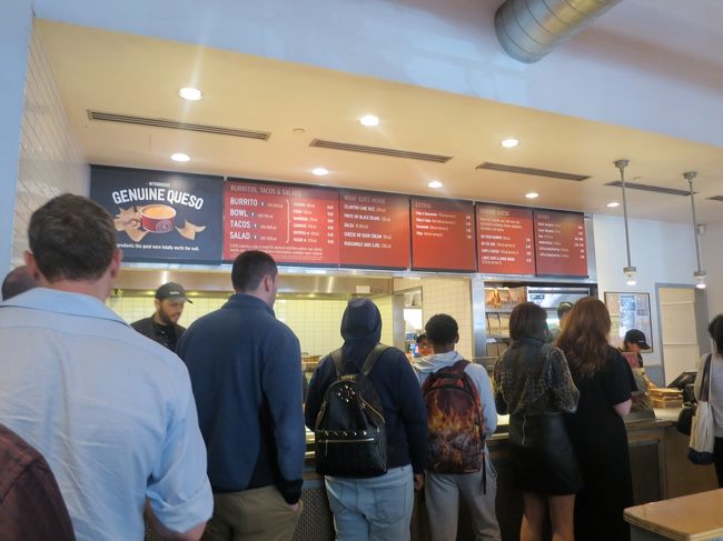 12:05　ランチはチポトレメキシカングリル<br />並んでてもものすごい進むの早い。考えてる暇ない。YESかNOかすぐ反応しないとイライラされる。流れ作業