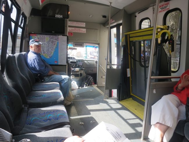 乗る前にどこに行きたいか聞いてきます。無料です。今日はちょっと無駄な時間が多いなあ。移民博物館もアメリカンインディアンも私達にとって別に行かなくてもいい所なので。<br />