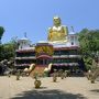 スリランカ②敬虔な仏教徒に交じって寺院見学＆像に癒される
