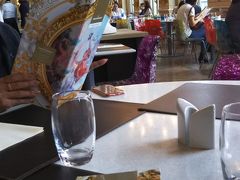 ランチは美術館内のレストランへ！結構並ぶんですね。