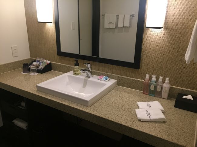 綺麗な洗面台。<br />入浴剤もありました。
