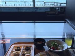 朝食はビュッフェでいただきました。
沖縄そばなどもあってどれも美味しかったです。

食べ終わった8:30頃には行列ができていたので8時前には入ったほうがいいかもしれません。