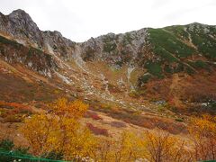 この時点では千畳敷カールの上空には雲が広がっています