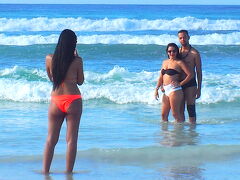 【ブラジル、リオデジャネイロの美しいビーチ、カーボフリオ（Cabo Frio）】

ブラジルでいつも不思議に思う事は......