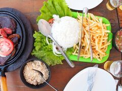 【ブラジル、リオデジャネイロの美しいビーチ、カーボフリオ（Cabo Frio）】

食べるものは.....中年には、毒なものばかり......でも、旨い.........
