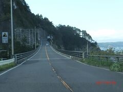 陸中海岸をどんどん北上します。
もう少しリアス式海岸を味わえると思ったのですが
車中からはダメで北山崎展望台だけでしたね。