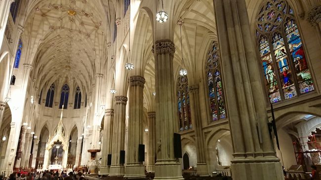 欧州の教会たくさん見てくるとなんか新しいなという印象<br />新しいだけあって（知らんけど）ステンドグラスは素晴らしい<br />ティファニーも良いけどオーソドックスなほうが教会には似合う<br />旅疲れで休憩兼で和みますわ。何よりステンドグラスの素晴らしさ