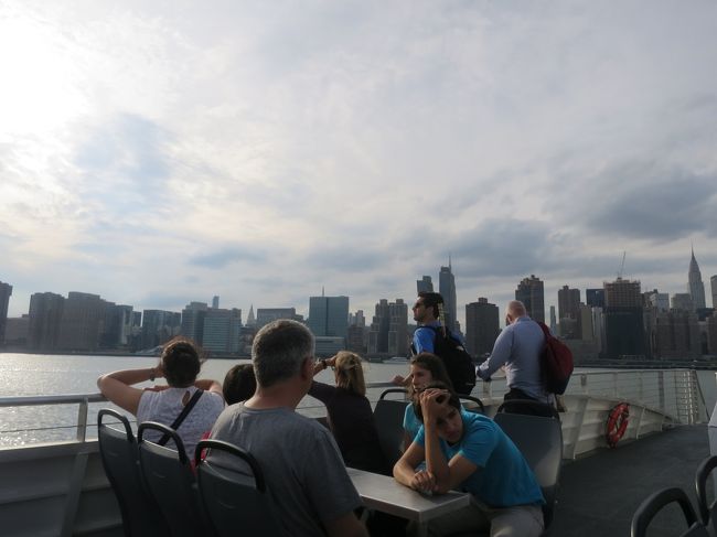 始発じゃないけど座れました<br />ほとんどが観光客。賑わってます涼しいし