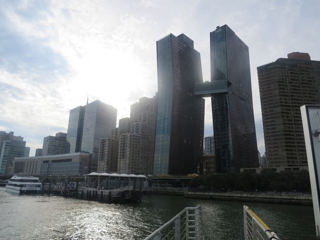 目的地のEast 34th Ferry terminal が近づいてきました。いやあ、楽しかった。特にお年寄りと一緒、疲れてる時には橋渡らないでウォールストリートから乗船した方がいいですよ。歩かずにほぼ同じ景色を堪能できるのですから