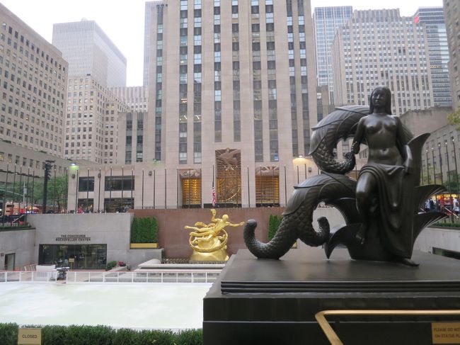 展望台の後では見学する時間がないのでロックフェラーセンターを見学。<br />ここですかテレビでよく見るスケート場は。あら意外と小さいのね。<br />初心者大興奮