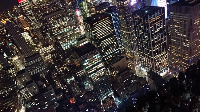 真下が見えずに障害物があるので怖くはなかったです<br />窓枠一つを占領してモデル気分で永遠と撮影会してる韓国人残念あの民族。私は全然飽きずずっと見ていたい気分ですが同行者疲れてギブ