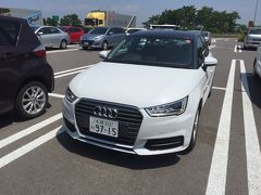 今回は日本レンタカーでアウディのA1を借りました。