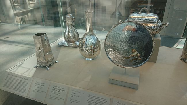 日本風を取り入れたティファニーのティーポット砂糖入れ花瓶。画像検索しても出てきませんでした　Gallery780辺りだと思います。今日は日本語ガイドツアーに参加しませんが、3階にも小さな部屋があったり前半は11時半までと決めていたので欧州絵画少しとアメリカンウイング２Ｆ部分が精いっぱいでした。