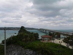 高台から見ても、天気が悪い…。
もっと海の色キレイなはずなんだけどな～(^^;)