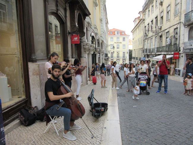 カルモ通り<br />ストリートミュージシャンたち。音楽のある日常って素敵～～