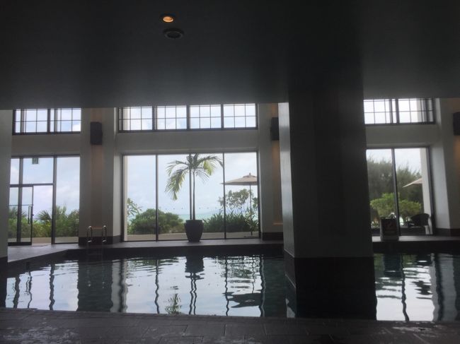 チェックアウトして、帰りの便まで時間を潰すために屋内プールにきました。<br />屋内プールはジムや温泉もついてて1500円。<br />