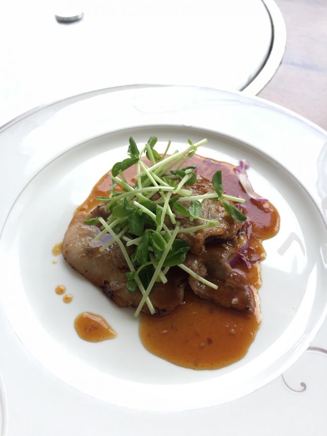 メイン料理はアグー豚のソテーに。<br />ビュッフェの内容は朝食のシーフォレストの方が良かったです。