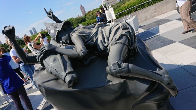 12:40 　再入場してガンガン見学続行します。<br />13:10　ルーフガーデンに行くためにエレベーターに並びました