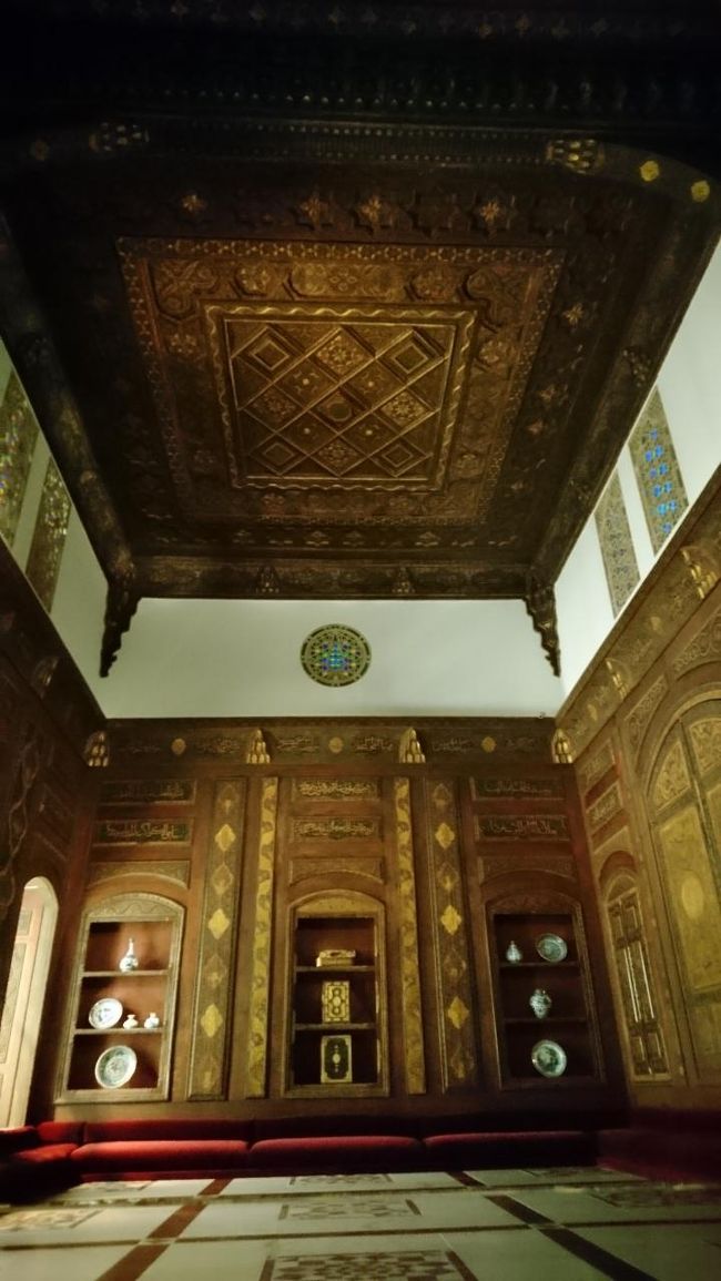 天井部分です。851-2番辺りの写真展示はカットしこれで中階も含め2階は全部制覇しました<br />