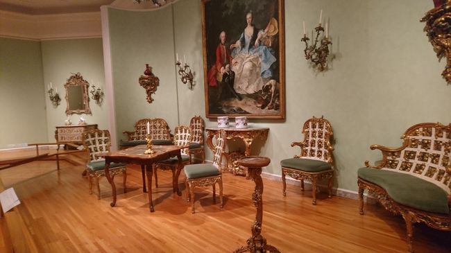 17:30　528番　Grand Salon from the Hotel de Tesse  Paris <br />とその周りの部屋を堪能して。ここは見逃せない、と疲れて歩けないと言っている同行者を騙し騙し終了。今日は9時まで開いてますがこの後フリックコレクションに行かなくては