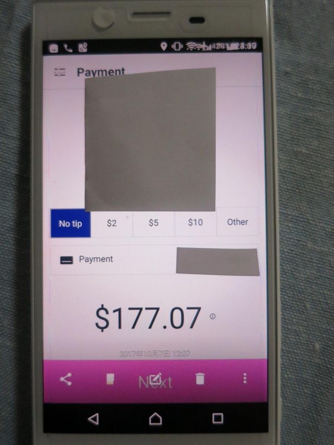 73ドルと出たはずなのに、到着してからも請求を閉めずに延々と自宅まで走って倍以上請求してきた。あのバ○アアアアア<br />問い合わせ先が検索してもなかなか見つからずよくよく乗車履歴見たら問い合わせってのがあるからそこからメール連絡してみて１０分ほどで登録gmailに連絡が来た。”終了するのを忘れていた”けどごめんなさい、訂正します、Dont worry! またご利用ください。忘れていた？自宅に帰って終了して倍以上で請求してきたのに忘れていただと？しかも自分は最短距離で帰ってる。ワザとでしょーに無事７３ドルに減額。金額出たらチップ押してNext押しちゃダメですよ、押しても訂正してくれると思うけどややこしいですから。保留して問い合わせしてください。ドロップダウンにtravel終了してもendしなかったって項目がちゃんとありました