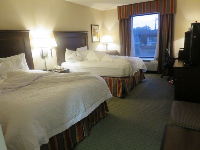 ホテルの従業員や通勤してる人とばかり接してたけどやはり気を抜けない<br />特に長距離は気をつけてください。バーガーキングが冷めてクソマズくなってる。サラダに入れたチキンが少し変な味するし。嫌がらせか<br /><br />最終日のホテルはHampton Inn and Suites Newark-Harrison-Riverwalk <br />広くて清潔でした。夜は撮る暇なかったので朝の写真<br />バ○アドライバーのせいで2時間しか睡眠時間取れず<br />