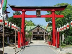 　善知鳥神社。私はかって日本野鳥の会の会員でしたが、現在は会費を払っていないせいか、この字が読めませんでした。
調べてみれば、何かと曰くの神社のようで、普段は「仏ほっとけ神構うな」ですが、　旅に出れば「何ごとの御はしますかは知らねども　かたじけなさに涙こぼるる」の西行の心境となり、旅のあちこちで忝さに頭を下げます。この神社の由緒を紐解けば、なにやら海の神、航海安全の神として、その神願霊現あらたかな神々と善知鳥中納言安方を祭っているとのこと。ここは、此度の旅の安全と旨い酒が飲めますようにとお参りさせていただきます。急いでいたので写真を撮ってません。青森県ポテンシャルビュー様(http://www6.pref.aomori.lg.jp/p-view/)よりお借りしました。