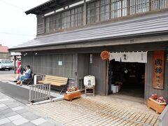 まず目指す羽幌ですが、羽幌は遠い！
札幌からでも約２００キロ！
というわけで、羽幌まであと約７０キロというところでうまい具合に増毛町があるので立ち寄ります。

ここはどこ？もちろん「国稀酒造」

