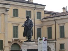 ブラ広場
ベローナの中心になります。

ジュリエットの家も、コロシアムも徒歩圏内です。