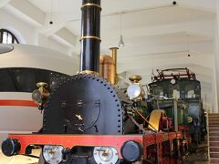 こちらは、ドイツで走行に成功した最初の機関車のレプリカ。
製造はイギリスの会社。
