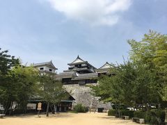 本丸広場からの大天守。
2日前に姫路城を見てきましたが、お城の作りも石垣も違いがあって、今まで興味を持たなかったけどおもしろいですね。