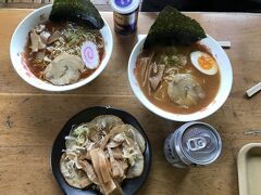 西穂山荘でお昼 
しょう油ラーメンと 味噌ラーメン
チャーシュー&メンマ&ビール

平日なのでうちと後は団体1組だけ。部屋は個室状態でした。