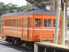 参拝を終えて、門前町をぶらぶら。一畑電鉄の駅からデニハの車両が見えます。