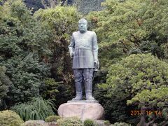 照国神社のスグ横には、鹿児島県のヒーロー、西郷どん。

大勢の方が写真撮ってました。