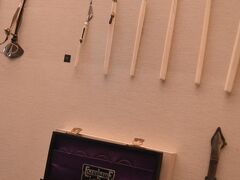 聖母教会の向かいにあるメムリンク美術館へ。12世紀半ばから19世紀末まで聖ヨハネ病院として診療していたもので、病院に寄進された多くの美術作品が展示されている。
元病院だけあって、かつての手術道具なども紹介されている。