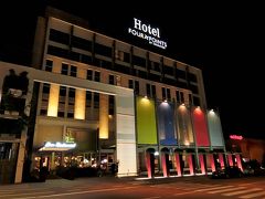 午後7時半、ボルツァーノの郊外のホテルフォーポインツ・シェラトンに到着しました。
写真はホテルの夜景です。