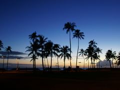 ギリギリ捕まえたサンセット。
ハワイにいるんだ…静かに実感。

４年前、久しぶりのハワイに感じたワクワク感は無くなってしまったなぁ。
代わりにじんわり湧いてくるのはハワイへの愛着。

マジックアイランドは暗くなってからもウォーキングやジョギングをする人がたくさん。

